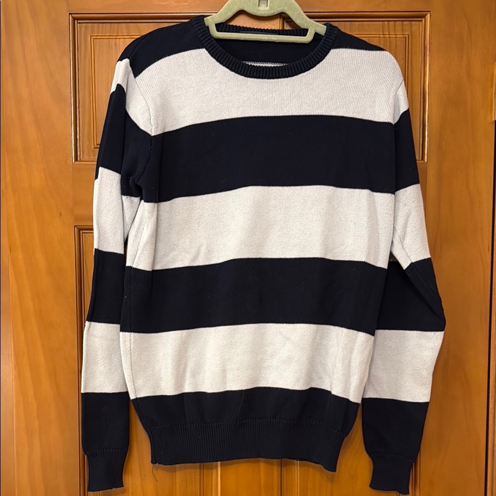 Brandy Melville Navy and Light Blue Striped Cotton Crewneck Sweater